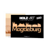 Selbstklebender Holz-Aufkleber mit der Skyline von Magdeburg und Schriftzug, erhältlich im Magdeburg-Shop. Ideal für Dekoration und Souvenir.